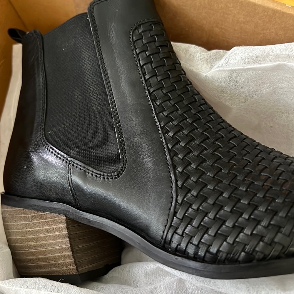 Skyller boot new without tags